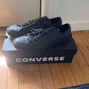 Black Low-Top Converse sneakers *DEADSTOCK*